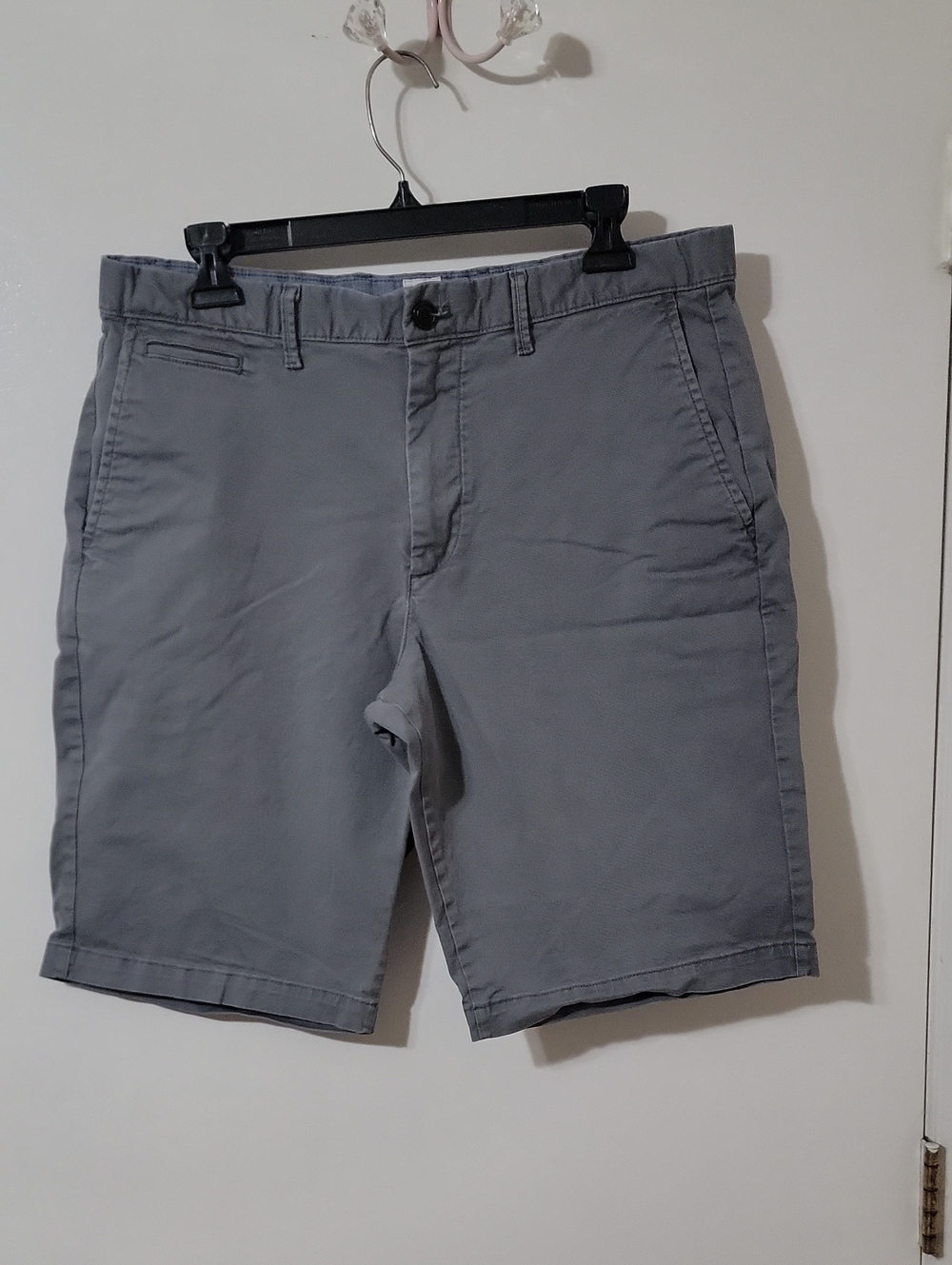 GAP Men's Gray Flat-Front Chino Shorts
